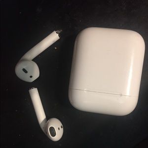 Airpods (Gen 1)